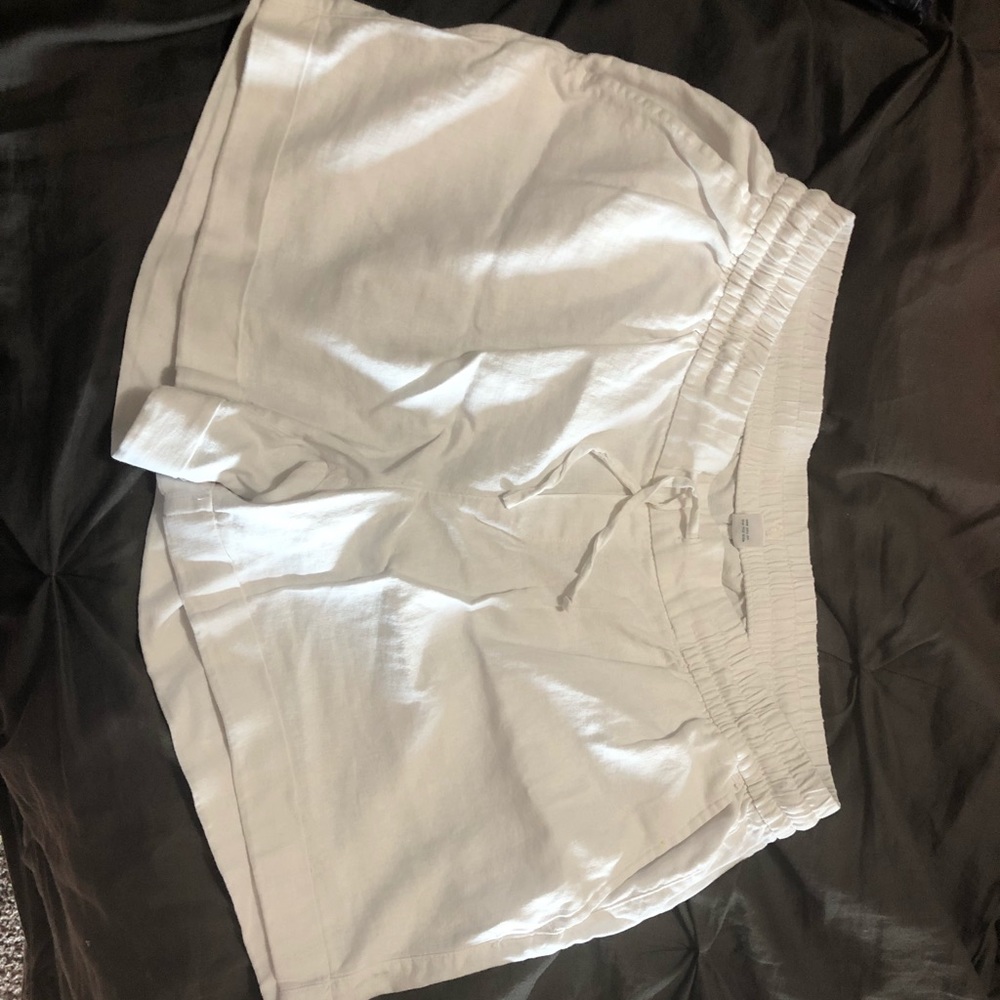 Old navy white shorts